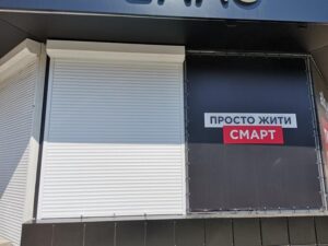 белые роллеты